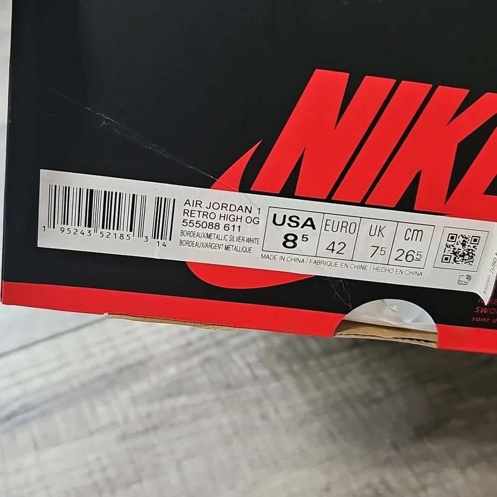 Nike Air Jordan 1 Retro High OG Bordeaux Sneakers